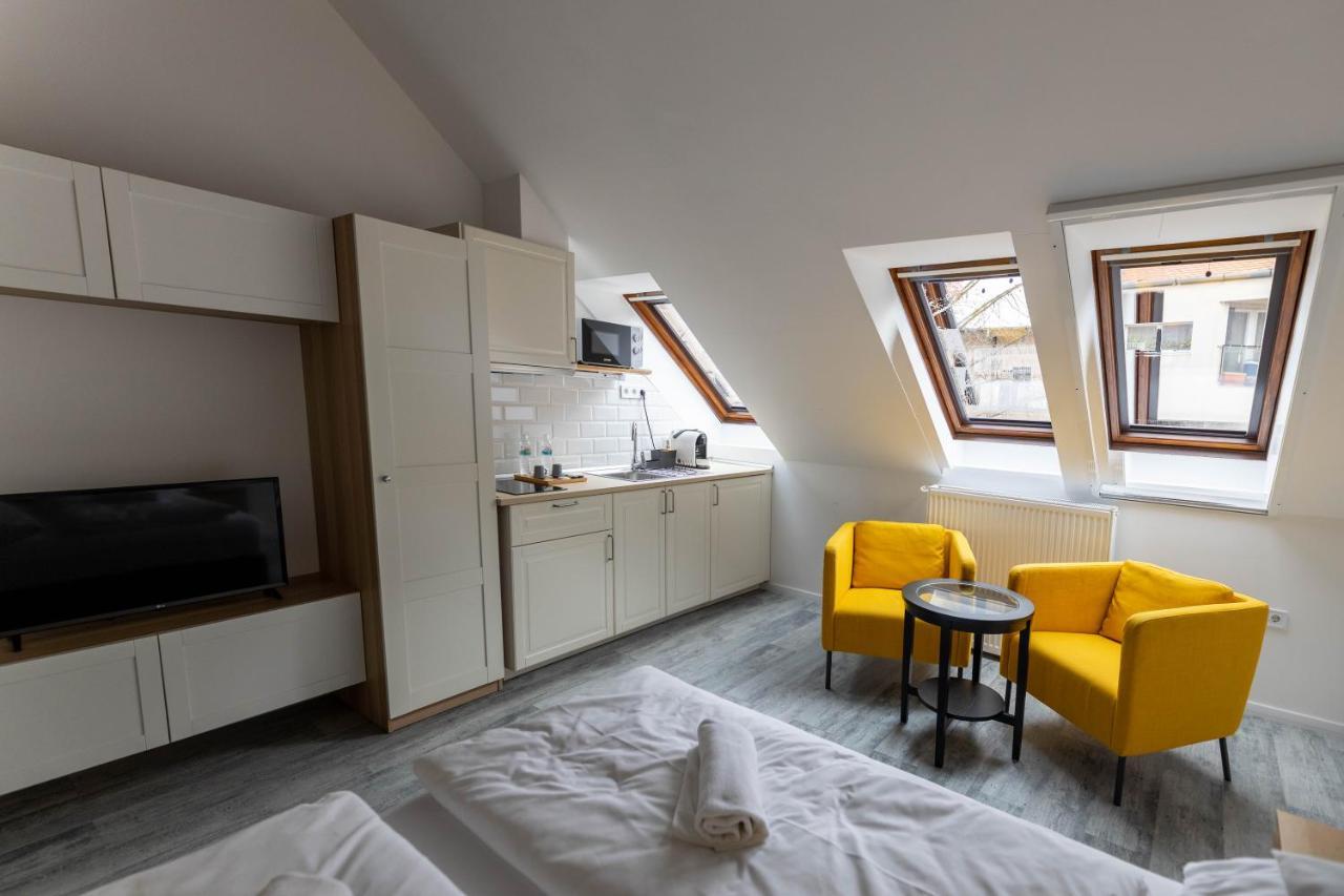 Roomstore Studio Apartments Eger Esterno foto